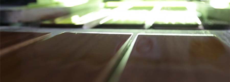 防潮更出色,抗刮更清晰 VS 工艺简陋,不耐磨耗.bmp 防潮更出色,抗刮更清晰 VS 工艺简陋,不耐磨耗.bmp